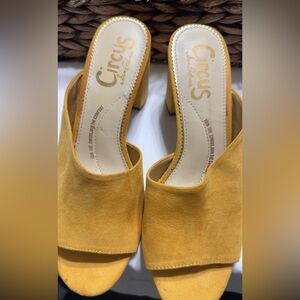 Circus by Sam Edelman Women's Mustard Suede Heels